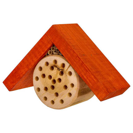 Minimalistisches Insektenhotel mit Spitzdach